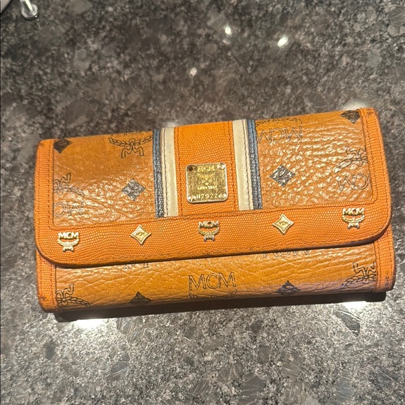 🧡 Long MCM Snap Front Wallet w COA!🧡 - Picture 1 of 3